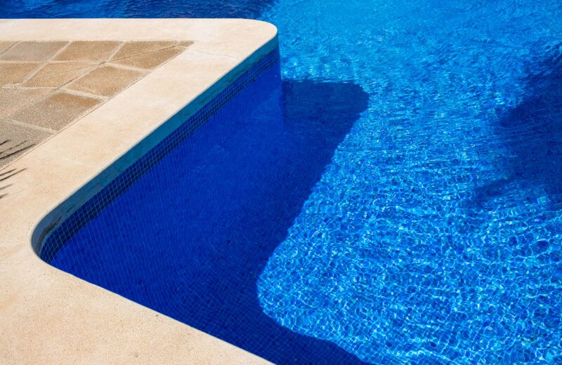 Revêtement de piscine : comment allier sécurité et design ?