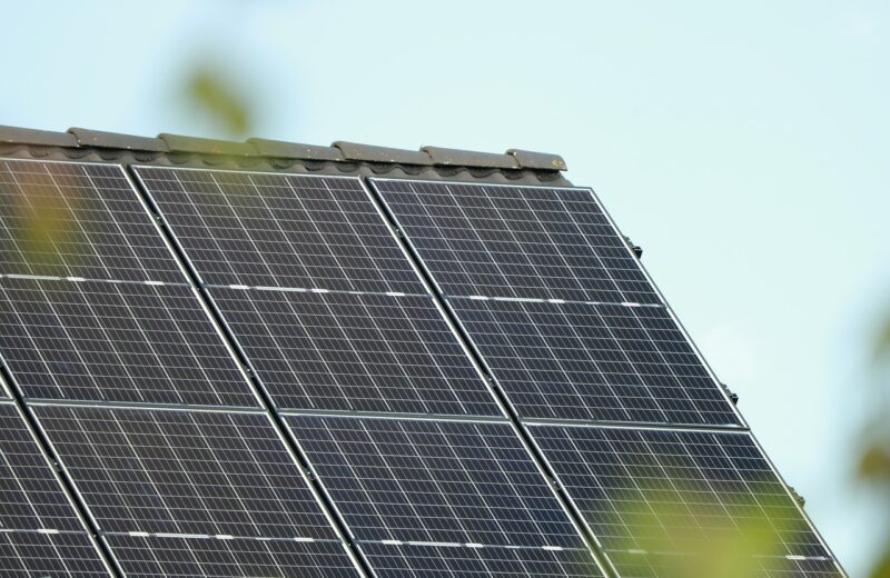 Comment les panneaux solaires augmentent-ils la valeur de votre bien immobilier ?