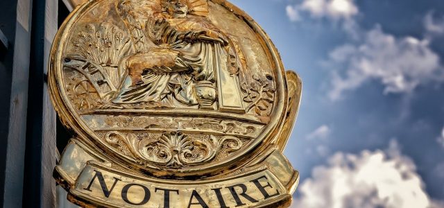 Pourquoi la signature chez un notaire reste-t-elle indispensable ?