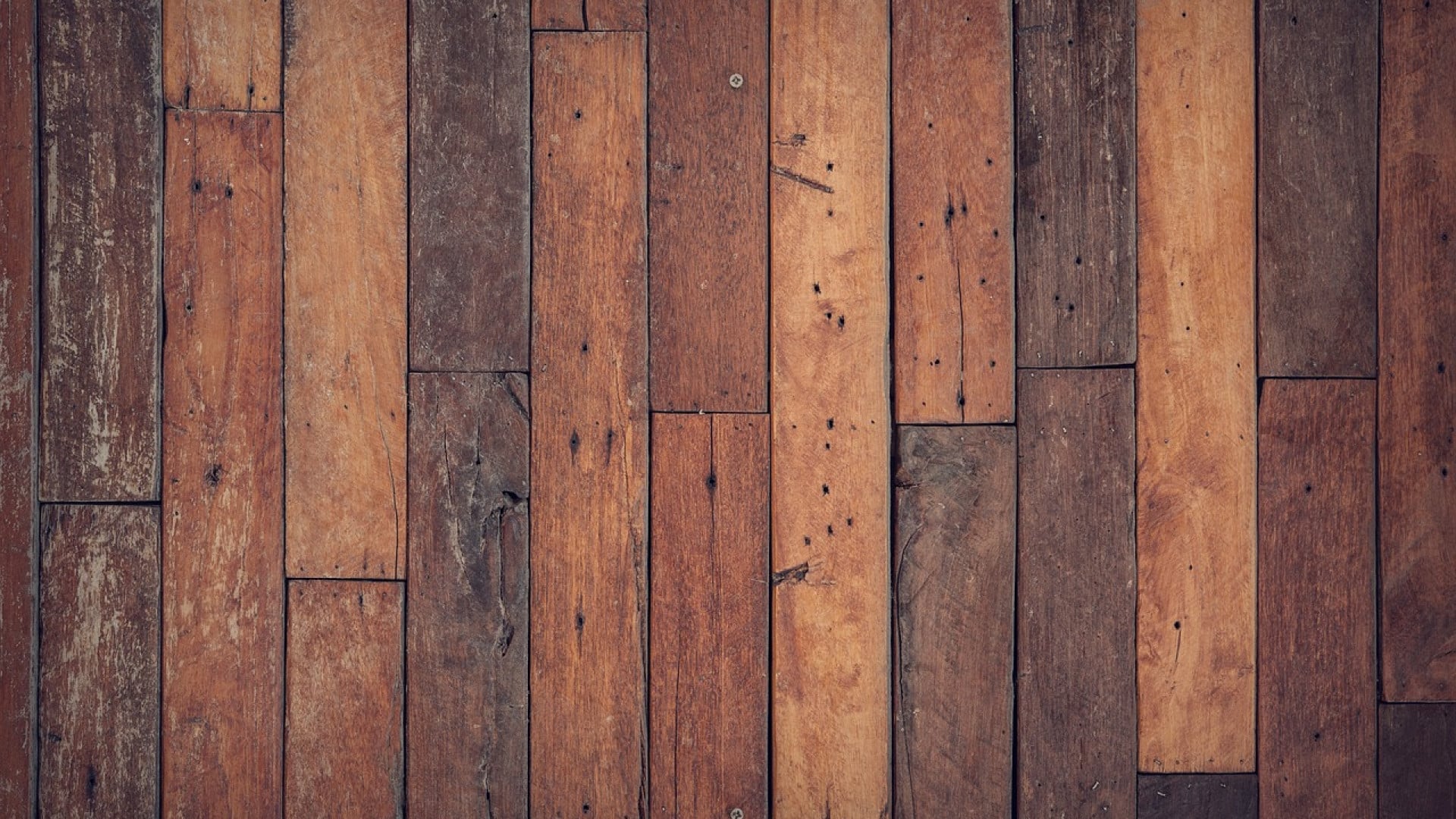 Choisissez le parquet massif pour décorer votre extérieur