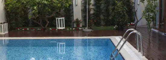 Comment choisir la taille d'une piscine hors-sol en bois ?