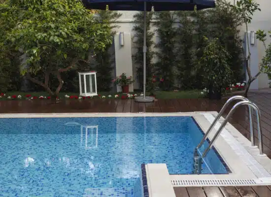 Comment choisir la taille d'une piscine hors-sol en bois ?