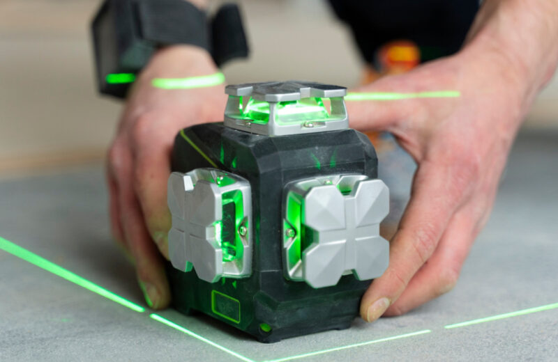 Les avantages des niveaux laser professionnels pour vos chantiers : quel type choisir ?